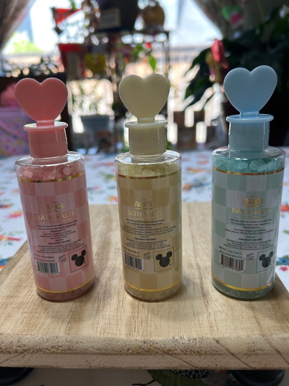 “Alice In Wonderland” Disney Scented Bath Salts with Heart Shaped Stoppers NEW - Picture 4 of 10